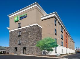 Holiday Inn Express & Suites Greensboro - I-40 atWendover, an IHG Hotel, hotelli kohteessa Greensboro lähellä lentokenttää Piedmont Triad -lentokenttä - GSO 