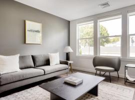Cambridge Alewife 2br w wd gym nr Davis Sq BOS-777、サマービルのホテル