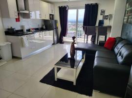 Sheryll Escapes - Kandi Tower 3 premium loft 1BR on 8th floor with 2CR & 2 balconies, hotel em Angeles