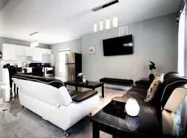 The Prospect Point Penthouse- Yard & Parking, Minutes From Falls & Casino by Niagara Hospitality