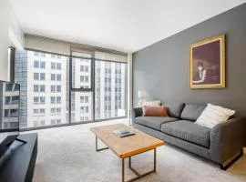 Loop 1BR w Gym Pool nr Financial District CHI-212