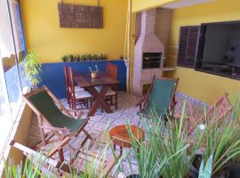 Casa na Rua da Praia com TV e Wi-fi, hotel v destinaci Pontal do Paraná