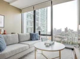 South Loop Studio w pool bbq gym nr Grant Park CHI-775