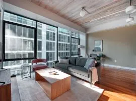 River North 1br w gym lounge roof nr Riverwalk CHI-891