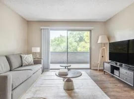 Glendale 1BR w Pool Gym walkable location LAX-425