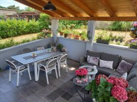 Papa's place, hotel a Cernik