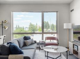 Bellevue 1BR w Gym Roof WD nr Bars Dining SEA-423, hotel din Redmond