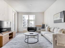 Milpitas 2BR w Pool Gym Lounge nr BART SFO-822，位于米尔皮塔斯的酒店