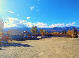 Cozy Corner Motel & Restaurant, hotel en Haines Junction