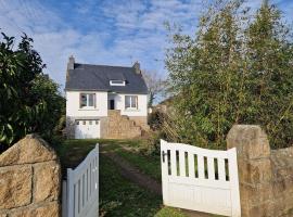 Breton cottage, 500 m beach, Penvénan, Pink Granite Coast – dom przy plaży w mieście Port-Blanc