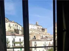 CASA VACANZE nel centro storico con vista sul borgo, terrazzo, cucina, garage