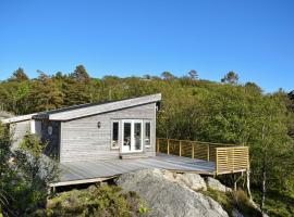 Lovely Home In Lindesnes With Kitchen, casa o chalet en Ramsland