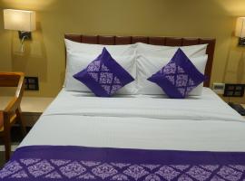 Purple Beds by VITS - Dwarkesh, Surat, hotelli kohteessa Salabatpura lähellä lentokenttää Surat-lentokenttä - STV 