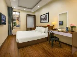 Queen Cafe Hotel & Pub