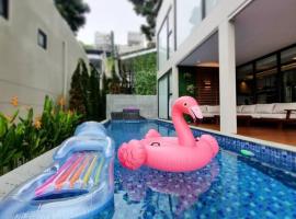 Villa Daun at Dago Village, hotel with hot tubs in Bandung