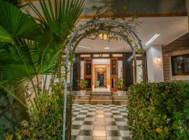 Hotel Ambavgarh Palace, hotel em Udaipur