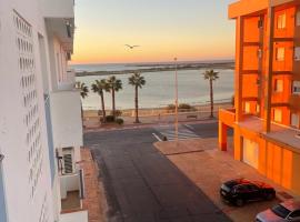 Piso Isla Cristina Punta del Caimán, alloggio vicino alla spiaggia a Isla Cristina