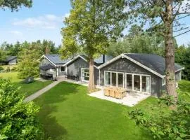 Amazing Home In Væggerløse With Sauna