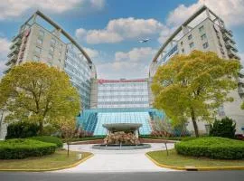 Ramada Plaza Shanghai Pudong Airport - 3 mins to PVG depature floor & check entrance with hotel shuttle