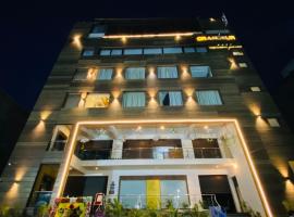 Hotel SS Grandeur: Alambagh şehrinde bir otel