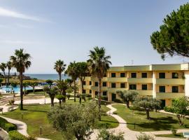 Hotel Village Paradise, hotel with parking in Mandatoriccio Marina