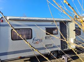 Louise´s Camper, hotel with parking in Neusiedl an der Zaya