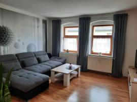 NEU! Geschmackvolle FeWo Lengenfeld, holiday rental in Lengenfeld