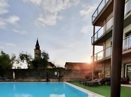 Alexandra's Sunset Apartment, hotel v destinaci Domaso