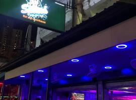 Splash Bar and Guesthouse, hotel em Pattaya Central