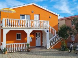 Ferienwohnungen Sunbeach, hotel v destinaci Vir