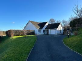 Llais Y Mor- Spacious 4 bedroom home with coastal views and nearby beach, Cottage in Carmarthen