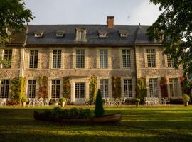 Château De Noirieux, hotel in Briollay
