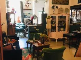 LOFT D ARTISTES AVEC PATIO AU PORT DE NICE