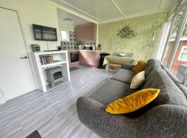 Shrimpy- A cute family friendly chalet in Cromer, apartment in Cromer
