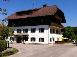 Gasthof Pension Steinberger, guesthouse kohteessa Sankt Georgen im Attergau