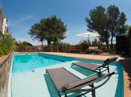 Villa Can Xum by Hello Homes Sitges, hotell med pool i Canyelles