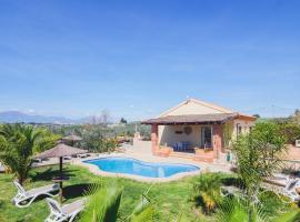 Cubo's Greenlife House, holiday home in Alhaurín el Grande