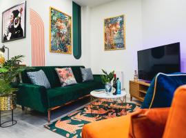 Viesnīca Spacious Luxury Apartment in Stevenage, Sleeps 6, with Free Parking, and Free Wi-Fi pilsētā Stīvenidža