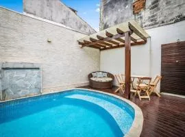 Casa com piscina na Enseada a 50 metros da Praia