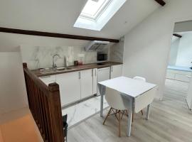 F3 au grenier d'une maison, hotel i Massy