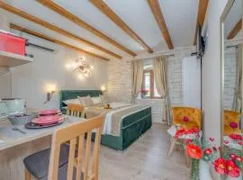 DIVA 1,stylish Old Town studio apartment near beach