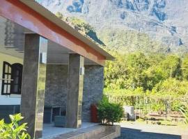 Charmante maison au cœur des 3 montagnes, hotel pro pobyt s domácími mazlíčky v destinaci Salazie