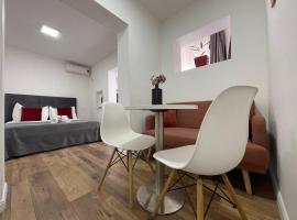 Central Studio Apartments, hotell i Tirana