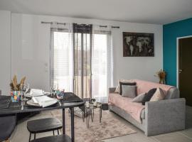 Beautiful Apartment In Lantic With Kitchenette, hotel v destinaci Lantic