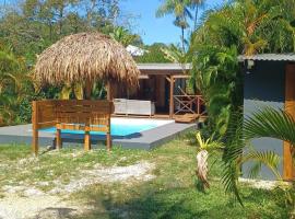 Bungalow de charme, beach rental in Montjoly