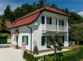 Ferienhaus Kleine Gartenvilla, cabaña o casa de campo en Pörtschach am Wörthersee