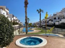 Impresionante piso de planta baja cerca al mar!