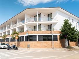 Beatrix 2000 - Caliu apartments, pet-friendly hotel in Pineda de Mar