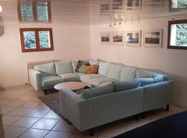 Appartement de 50m2, climatisé avec terrasse et parking, huoneisto kohteessa Castelnau-le-Lez