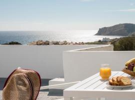 Sarantis Suites & Apartments, hotel perto de Provatas Beach, Provatas